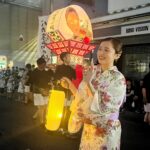 Mayu Hotta Instagram – ・
映画『バカ塗りの娘』
撮影から約1年ぶりに弘前に
帰ってくることができました🌼
劇中では青森の四季折々の風景が
映し出されているのですが。。。
その中にはねぷたも✨

地域の方とのご縁が繋がり鶴岡監督と共に
弘前ねぷたまつりに参加させていただきました。
絵の煌びやかさに魅了され
掛け声から元気をいただきました。
弘前の皆さんありがとうございました！！

映画は8月25日青森先行公開。
9月1日全国公開です！
よろしくお願いします。

@bakanuri_movie 
#バカ塗りの娘