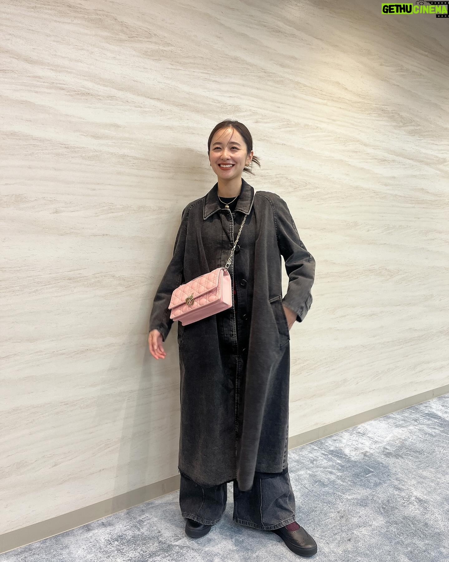 Mayu Hotta Instagram - ・ 今日もお疲れ様でしたぁ🍵 最近、ぐっと気温が下がって寒いですね。。 皆さんお身体お気をつけて♡ 久しぶりに私服を撮ったのでのせてみますっっ🌼