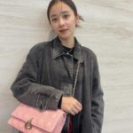 Mayu Hotta Instagram – ・
今日もお疲れ様でしたぁ🍵
最近、ぐっと気温が下がって寒いですね。。
皆さんお身体お気をつけて♡
久しぶりに私服を撮ったのでのせてみますっっ🌼