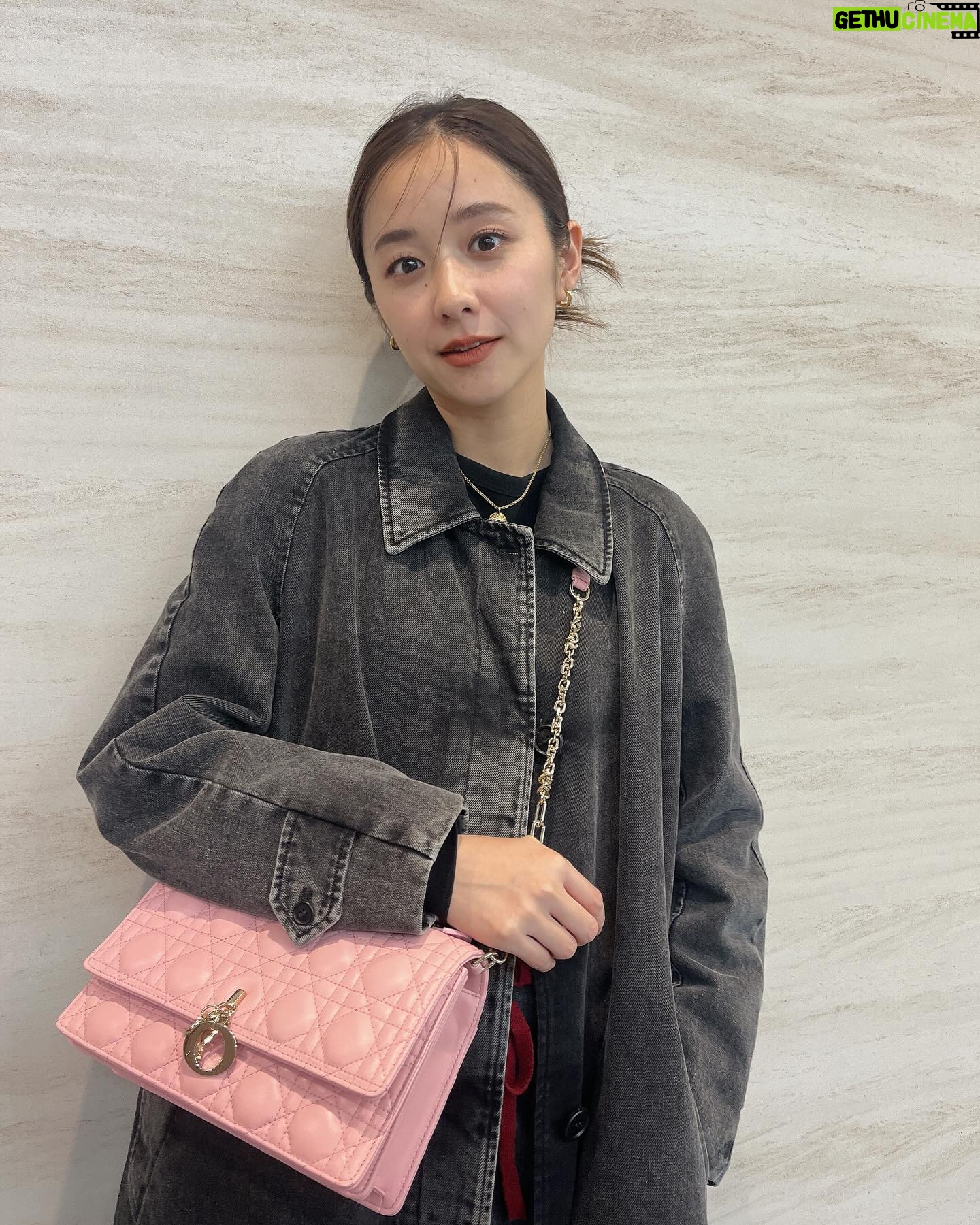 Mayu Hotta Instagram - ・ 今日もお疲れ様でしたぁ🍵 最近、ぐっと気温が下がって寒いですね。。 皆さんお身体お気をつけて♡ 久しぶりに私服を撮ったのでのせてみますっっ🌼