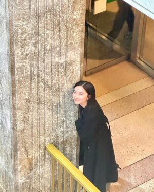 Mayu Hotta Instagram - ・
アンチヒーロー第4話の放送です。
未だ、心の内が読めない紫ノ宮さんですが
今夜、紫ノ宮が明墨法律事務に来た理由や
様々な新事実が明かされます！
そして、明墨先生の本当の狙いはなんなのだろうか？
今夜も心揺さぶられそうです。皆様お楽しみに🏍️💜

@antihero_tbs