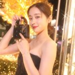 Mayu Hotta Instagram – ・
DIOR HOLIDAY POP-UP 🎄
2024年クルーズ コレクションと呼応するたくさんの
バタフライが輝く装飾やTREE OF LIFEが
幻想的で美しかったです。
店内やアイテムにも沢山の蝶のモチーフが🦋✨
表参道交差点にて11月18日(土)から12月25 日(月)まで
開催されるそうです〜行ってみてね♡

@dior 
#DiorCruise 
#SupportedByDior

#ディオールホリデーポップアップ 
#ディオールファインジュエリー