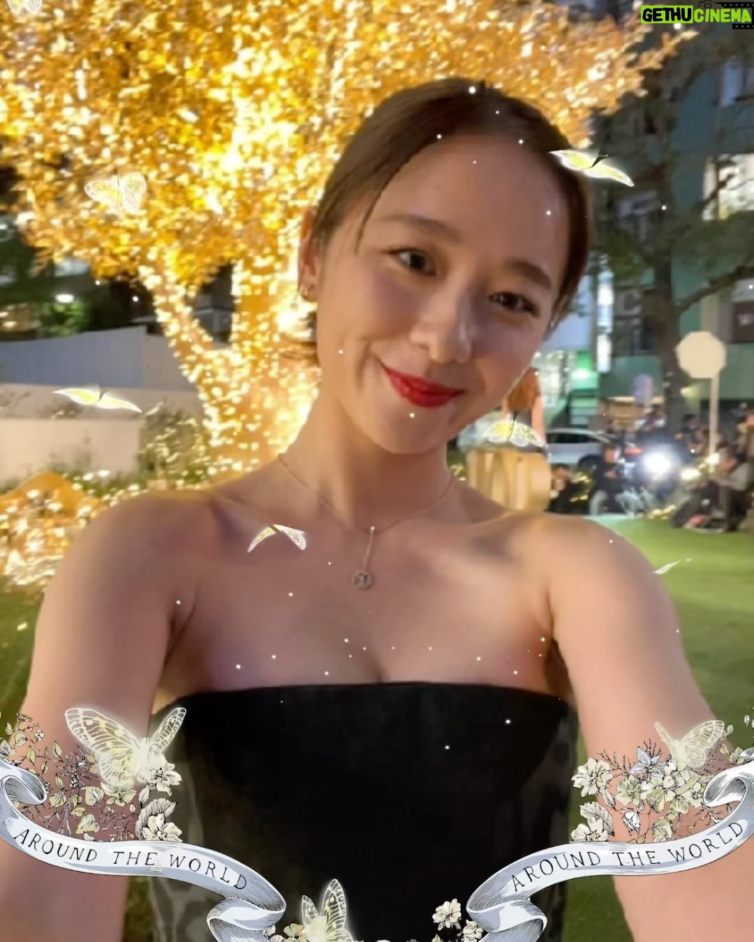 Mayu Hotta - 113.3K Likes - ・
DIOR HOLIDAY POP-UP 🎄
2024年クルーズ コレクションと呼応するたくさんの
バタフライが輝く装飾やTREE OF LIFEが
幻想的で美しかったです。
店内やアイテムにも沢山の蝶のモチーフが🦋✨
表参道交差点にて11月18日(土)から12月25 日(月)まで
開催されるそうです〜行ってみてね♡
@dior
#DiorCruise
#SupportedByDior
#ディオールホリデーポップアップ
#ディオールファインジュエリー