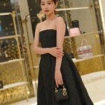 Mayu Hotta Instagram – ・
DIOR HOLIDAY POP-UP 🎄
2024年クルーズ コレクションと呼応するたくさんの
バタフライが輝く装飾やTREE OF LIFEが
幻想的で美しかったです。
店内やアイテムにも沢山の蝶のモチーフが🦋✨
表参道交差点にて11月18日(土)から12月25 日(月)まで
開催されるそうです〜行ってみてね♡

@dior 
#DiorCruise 
#SupportedByDior

#ディオールホリデーポップアップ 
#ディオールファインジュエリー