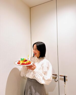 Mayu Hotta Instagram - ・
26歳になりました。
皆様からの愛ある言葉の贈り物に
トキメキが止まらない幸せな1日でした。
いつも寄り添って支えてくれる皆様も
健康で幸せでいてください。
私なりの歩幅で26歳も歩んでいくので
これからもよろしくね☺️🤍いつもありがとう！

#26