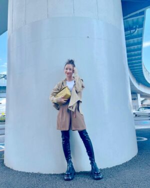 Mayu Hotta Instagram - ・
カジュアルやクラシカルな場所にも
使えるLOEWE PUZZLE SMALL BAG🧩
荷物も沢山入るし夏らしいビビットなカラーで
お気に入りです💛

#LOEWE
#LOEWEPuzzle
#ThanksLoewe