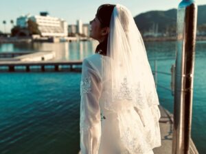 Mayu Hotta Instagram - ・
たとえあなたを忘れても
ご視聴いただきありがとうございました。
楽しんでいただけましたでしょうか？
・
毎日、いろんなことが起こって
心が折れそうになったり
綺麗なことばかりじゃない人生に
難しさを感じることがあるかもしれません。
いくつもの課題と向き合う日々は、
周りと比べて、自分が小さくみえてしまったりするし。
でも、この作品に出てくる登場人物たちの
不器用でまっすぐな生き方に、、、
生きてる今の一瞬一瞬が大切で
無駄な日なんてないんだよなぁと
改めて気付かされました。
そして、あな忘チームの皆様にも大きな愛を
いただいた3ヶ月間でした🌞✨
本当にありがとうございました！
いつまでも、皆様の"記憶"に残り続ける
作品であれば嬉しいです。

@anawasu_abc