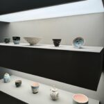 Mayu Hotta Instagram – ・
🌳CASA LOEWE Omotesando🌳
日本展開50周年を祝して、
京都の陶芸制作ユニット「スナ・フジタ」と
LOEWEのコラボ商品ががたくさんありました。
可愛くて優しいタッチの世界観を
ずっと見つめていたくなりました。
アイテムやお洋服はもちろんですが
店内の数多くのアート作品は、
美術館のようです。
皆様もぜひ足を運んでみてね🌼
#LOEWE
#LOEWEOmotesando
#ThanksLoewe