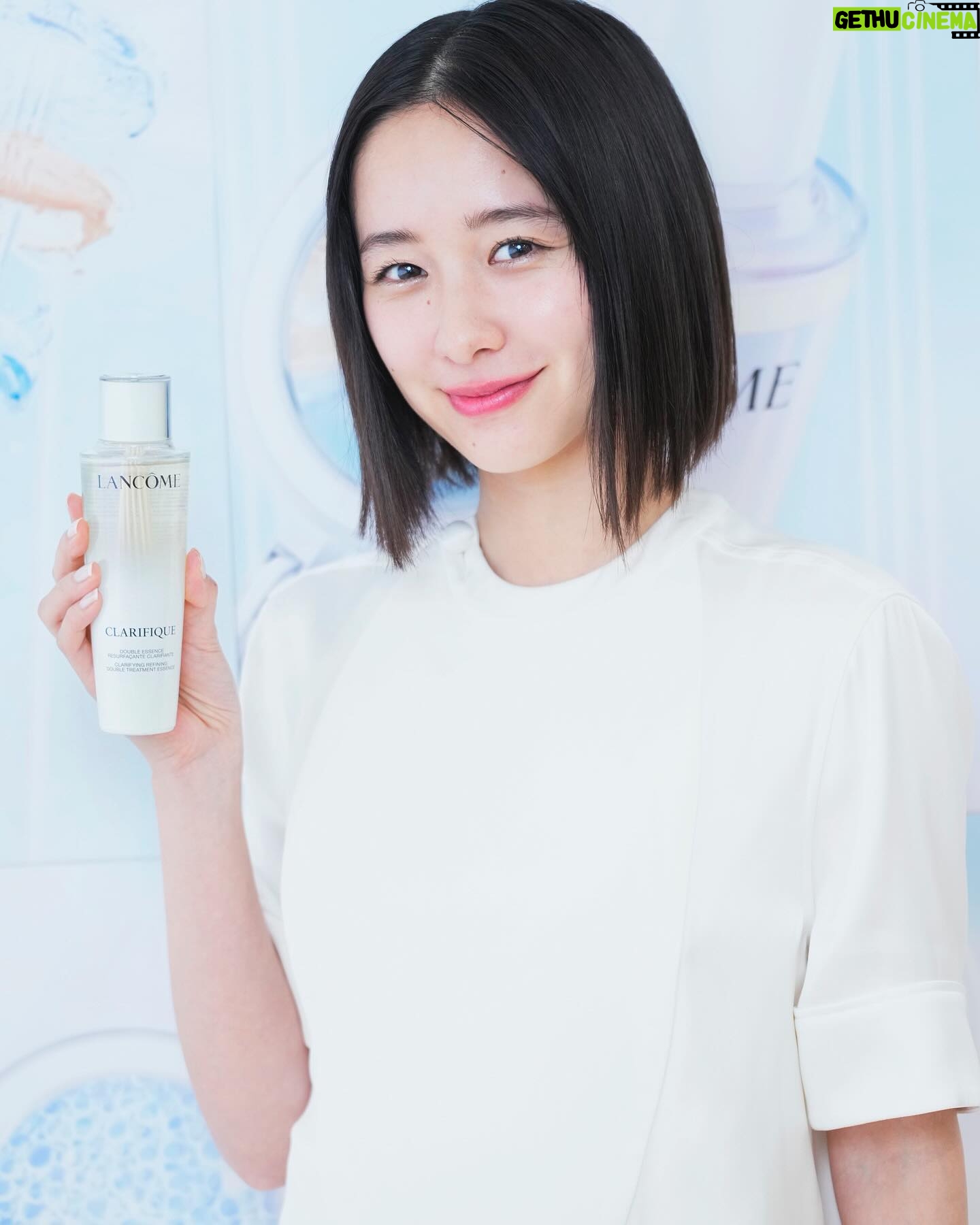 Mayu Hotta Instagram - ・ LANCÔMEの大人気化粧水 「クラリフィック デュアル エッセンス ローション EX」が 3月1日にリニューアル🫧🩵 どんな肌質の人にもオススメできる 保湿と角質ケアを両立できる嬉しいアイテム! 私は、塗ったあとの心地よさや 肌への浸透力にとても驚きました。 これから更に、日差しが強くなる季節なので 自分の肌としっかりと向き合っていきたいです! 既に、店頭にてサンプリングを実施しているそうなので、 この機会に皆様も店頭へ足を運んでみてね~☺️ @lancomeofficial #クラリフィック #lancomeskincare, #化粧水以上 #ランコム #PR