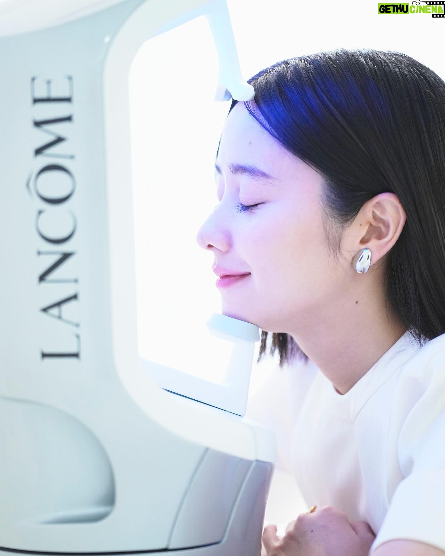 Mayu Hotta Instagram - ・ LANCÔMEの大人気化粧水 「クラリフィック デュアル エッセンス ローション EX」が 3月1日にリニューアル🫧🩵 どんな肌質の人にもオススメできる 保湿と角質ケアを両立できる嬉しいアイテム! 私は、塗ったあとの心地よさや 肌への浸透力にとても驚きました。 これから更に、日差しが強くなる季節なので 自分の肌としっかりと向き合っていきたいです! 既に、店頭にてサンプリングを実施しているそうなので、 この機会に皆様も店頭へ足を運んでみてね~☺️ @lancomeofficial #クラリフィック #lancomeskincare, #化粧水以上 #ランコム #PR