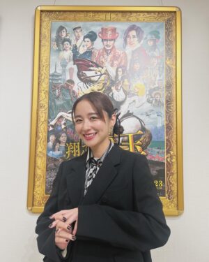 Mayu Hotta Instagram - ・
映画『翔んで埼玉 ～琵琶湖より愛をこめて～』
本日公開を迎えました！！！🕊️
滋賀解放戦線員　近江美湖役で出演しています。
笑いあり、涙あり、ディスりあり。。。
前作よりも更にパワーアップした翔んで埼玉を
是非スクリーンでお楽しみください✨✨

#翔んで埼玉