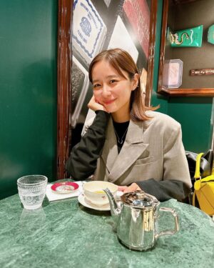 Mayu Hotta Instagram - ・
昨夜はドラマ『たとえあなたを忘れても』
ご視聴いただいた皆様ありがとうございました😌🌱
温かいお声をいただけてホッとしています。
配信も始まっておりますので視点を変えて
是非、何度でもご覧いただけたら幸いです。
・
神戸にいる間に絶対に行きたかった
OFFICINE UNIVERSELLE BULYさんのカフェに
行ってきました〜♪
店内がおしゃれでうっとり。
嬉しい休日を過ごせましたぁ☕️❤️