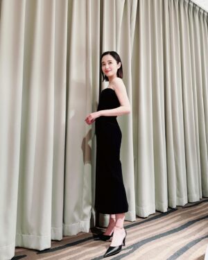 Mayu Hotta Instagram - ・
2024エランドール新人賞を受賞させていただきました。
昨年は、沢山の現場でいろんな経験や、挑戦を
させていただきました。
この賞は役者として励みになりますが、
ご一緒させていただいた方々へ少しでも
恩返しになれていれば嬉しいです。
ここからまた、一歩一歩。私らしく進んで参ります。
そしてプレゼンターには、ドラマ10大奥で共演させていただいた福士蒼汰さんが駆けつけてくださいました。
温かなお言葉をいただきありがとうございました✨
そして、楽屋では徳川吉宗を演じられた
冨永愛さんより素敵な花束をいただきました。
皆様、本当にありがとうございます💐