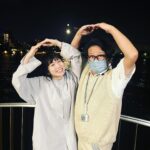 Mayu Matsuoka Instagram - ザテレビジョンドラマアカデミー賞 「初恋の悪魔」 摘木星砂さんで 助演女優賞をいただきました。 スタッフさん一人一人の顔が 浮かびます みんな元気かな？ キャストのみなさんと ガハガハ笑って過ごした日々 みんな元気かなー 見守ってくれて 一緒に駆け抜けてくれた視聴者のみなさま 投票してくれたみなさま 心からありがとうございます。 また会える日まで🐯🐍 #初恋の悪魔 #林遣都 #仲野太賀 #柄本佑 #坂元裕二　さん #水田伸生　監督 #塚本連平　監督 #鈴木勇馬　監督 #次屋尚　プロデューサー #と、みんな😊 #写真は満月ロードが出来た日に水田監督と