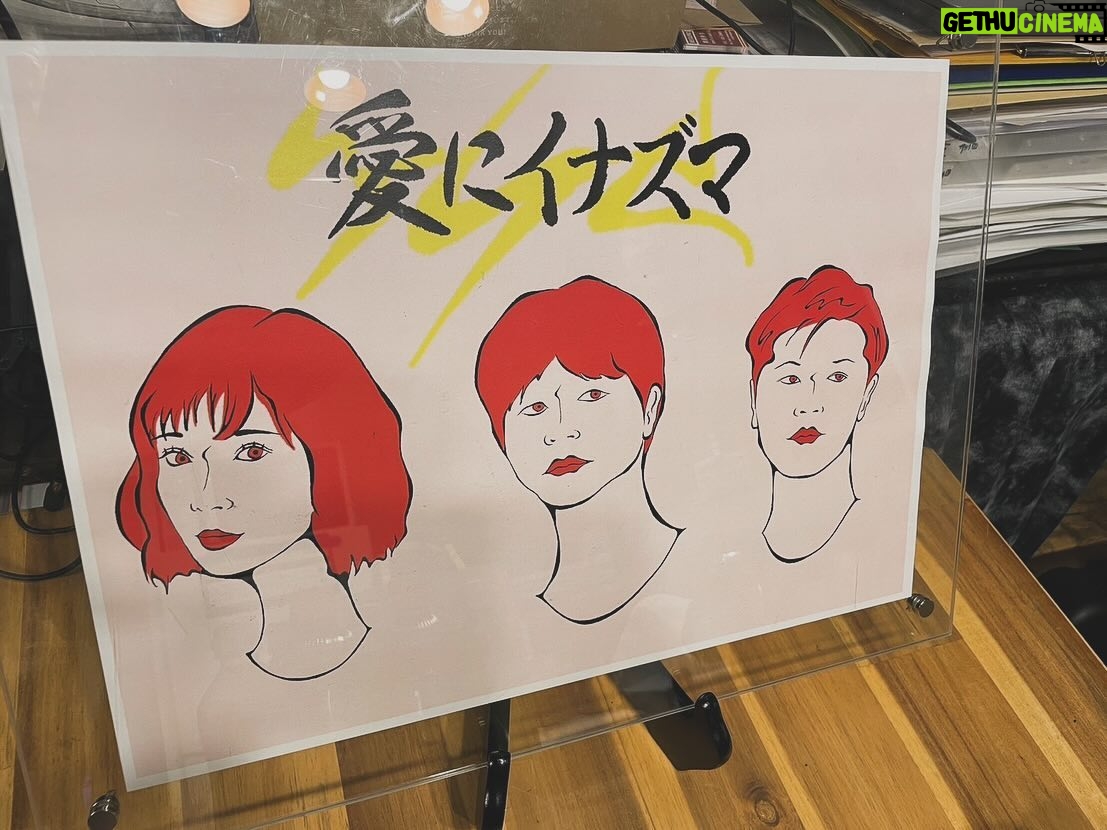 Mayu Matsuoka Instagram - 目黒シネマさんにて 「愛にイナズマ」 上映後舞台挨拶をさせていただきました。 観てくださった後のみなさんのお顔が嬉しくて とりとめのない話が多くて恐縮でした でも、10年来の北島直明プロデューサーと ふたりで立つ、目黒シネマは かなり幸せでした それこそ、桐島のころ、行ってたからね、目黒シネマさん #目黒シネマ #愛にイナズマ #愛たっぷりの嬉しすぎるプレートたち!!! #チラシ何万枚保存されてるの? #嬉しすぎました #ありがとう