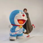 Mayu Matsuoka Instagram - こんにちは あっという間に年の瀬ですね。 私の来年のお仕事は ドラちゃんから始まりそうです。 「映画ドラえもん　のび太の宇宙小戦争2021」 にピイナという役でゲスト出演させて頂くことになりました。 3/4公開です。春先ですね🌸. またドラちゃんにお会いできたら、お写真撮り溜めておきます。 #1985年の作品の2021年版です #懐かしい方も多いかと思います #私は公開当時は産まれてないけど #子供の頃ビデオで見ました #今作も最高ですよ！！ #暖かくなったころお会いしましょうね😊 #ところで #髪を伸ばす予定で #前の投稿で伸ばし方教えてもらったのですが #結局役で切ることになりまして #あれれ #また伸ばすのでみなさまに教えてもらったやり方試します #わかめたべます