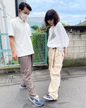 Mayu Matsuoka Instagram - こんにちは😊.

本日は
「初恋の悪魔」第6話
日本テレビ系にて22時から放送です。

#満島ひかり　さん
実は子役の時にご一緒させていただいたことがあって、
それを覚えててくださりました。
嬉しかった。

そして
心の底にある核を握ってくださった。
比喩表現に間違いありませんが
このままの時間でした。
眩しかった。

今日の写真は
手前から蛇ちゃん、
次が悠日と虎ちゃんです。