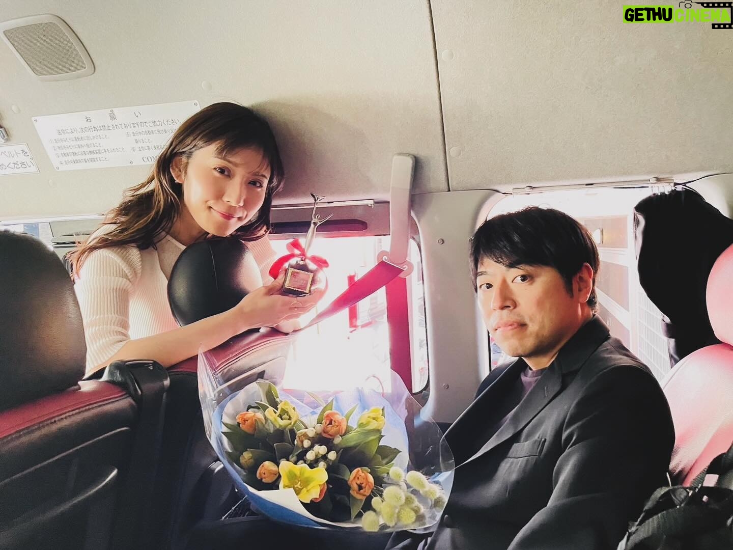 Mayu Matsuoka Instagram - おおさかシネマフェスティバル にて 「愛にイナズマ」で 主演女優賞をいただきました。 心から ありがとうございます。 あたたかくて、みんなが笑顔の映画祭でした。 授賞式のあとは 大阪の九条にあるシネヌーヴォさんにて 愛にイナズマの上映後舞台挨拶へ 監督賞を受賞された石井裕也監督と😊 #上映後舞台挨拶なので #上映が終わるまでシネヌーヴォの前で車内待機中 #の写真🤳