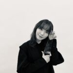 Mayu Matsuoka Instagram – ザテレビジョンドラマアカデミー賞にて
主演女優賞をいただきました。

「最高の教師」から
芦田愛菜さんも！🎊

スタッフ、キャスト
みんなで突き詰めた日々が
こういった形でお祝いいただき
心から嬉しいです。
ありがとうございます。

「最高の教師」は
ディレクターズカット版が
Huluにて配信されています。

放送にはないシーンも
盛り込まれており
テレビ放送でご覧いただいた方も
新しい視点で楽しんでいただけると思います。

#最高の教師