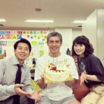 Mayu Matsuoka Instagram - お誕生日おめでとうございます！🎂 #伊藤英明　さん #先日現場のみんなでお祝いをさせて頂きました #太賀は用意したプレゼントを当日忘れました #後日渡せたのかなぁ #初恋の悪魔