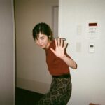 Mayu Matsuoka Instagram - 「ほんまつ」 発売日まで1週間をきりましたっ みなさんの 予約してくださったよ！の声 すごく、すごーく嬉しいです。 重さとか、薄さとか手触りとか まだわからないのに 手元に置こうと思ってくださって 本当にありがとう そのご期待に応えられる本が 出来ていると思います！（自信） 書籍内には こんな感じの 20歳ごろからメイクさんが撮り溜めてくれた フィルム写真も掲載されてます この写真がいつの写真か？とか 覚えてないけど たぶん いってきます と言ってるところ。笑 まだまだあるので また見てください🫶