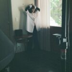 Mayu Matsuoka Instagram - 今日発売の週刊文春 原色美女図鑑に 載せてもらっています 窓の外では雪が降り しっとりじんわり みんなで集中した数時間 見かけたらぜひ😊