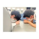 Mayu Matsuoka Instagram - 休憩時間に 筋トレ中のみなさん 日本テレビ系にて 22時から 初恋の悪魔　第8話です。 #林遣都　さん #仲野太賀　さん #柄本佑　さん #初恋の悪魔 #ジュースをかけた勝負 #なぜ2人は向き合っているのか