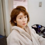 Mayu Matsuoka Instagram - 一つ歳を重ねました。 ひとつひとつ、向き合って みなさまに届けられるよう努めて参ります いつもありがとう🌱 どうかご自愛ください #それはそうとお正月ぶりの投稿になってしまった🤔. #松岡茉優27歳は #インスタに投稿できるような写真をもっとたくさん撮るんだ #またランチライブで一緒に食べようね🍵 #春休みとかね