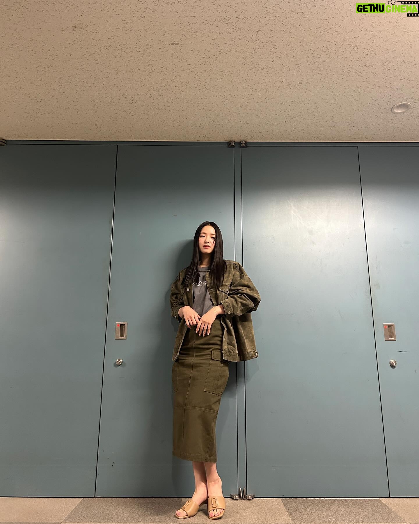 Mayuu Yokota Instagram - 今月もラヴィット!ありがとございました🐶🤍 今日は初めて眼鏡なんてかけてみました笑