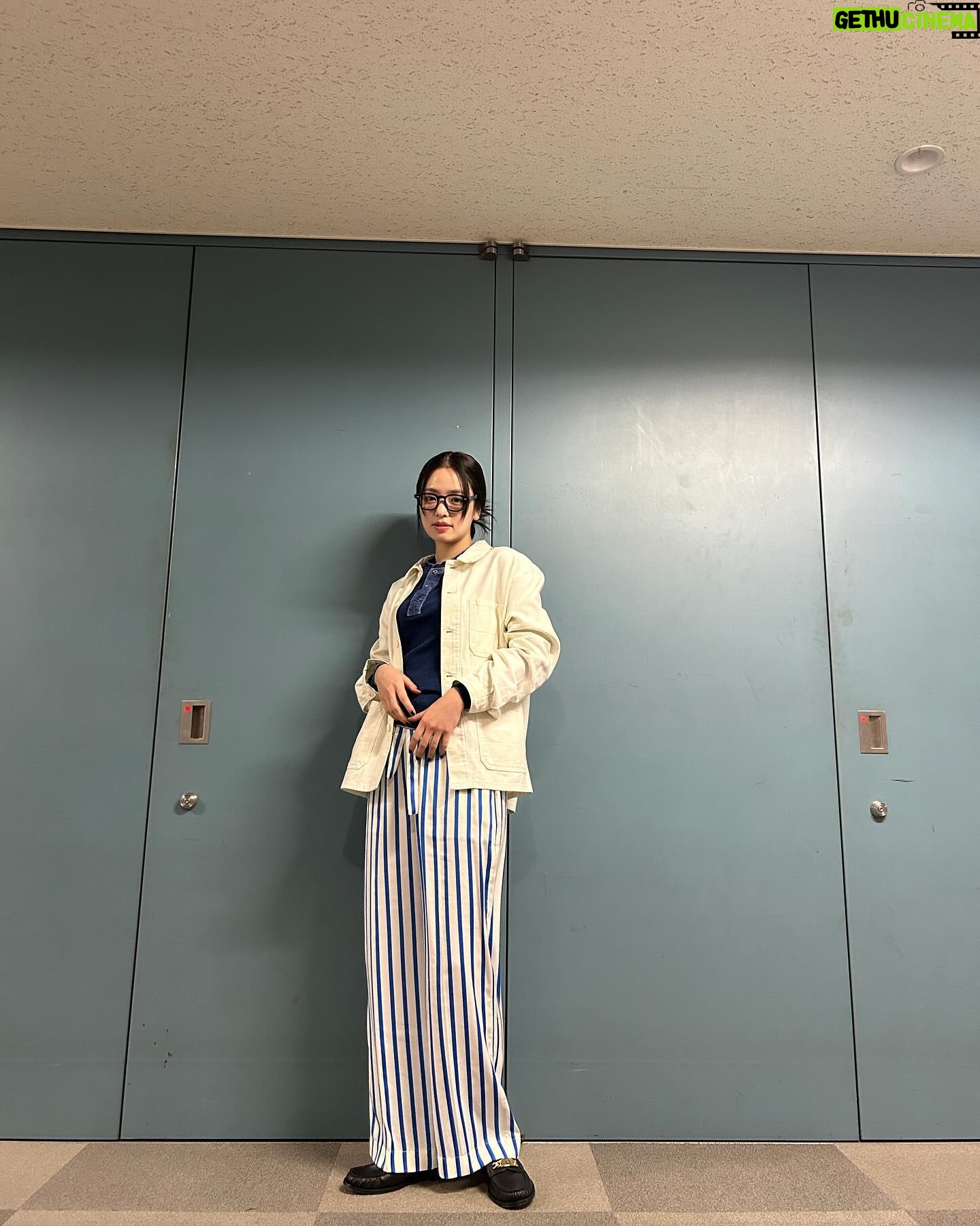 Mayuu Yokota Instagram - 今月もラヴィット!ありがとございました🐶🤍 今日は初めて眼鏡なんてかけてみました笑