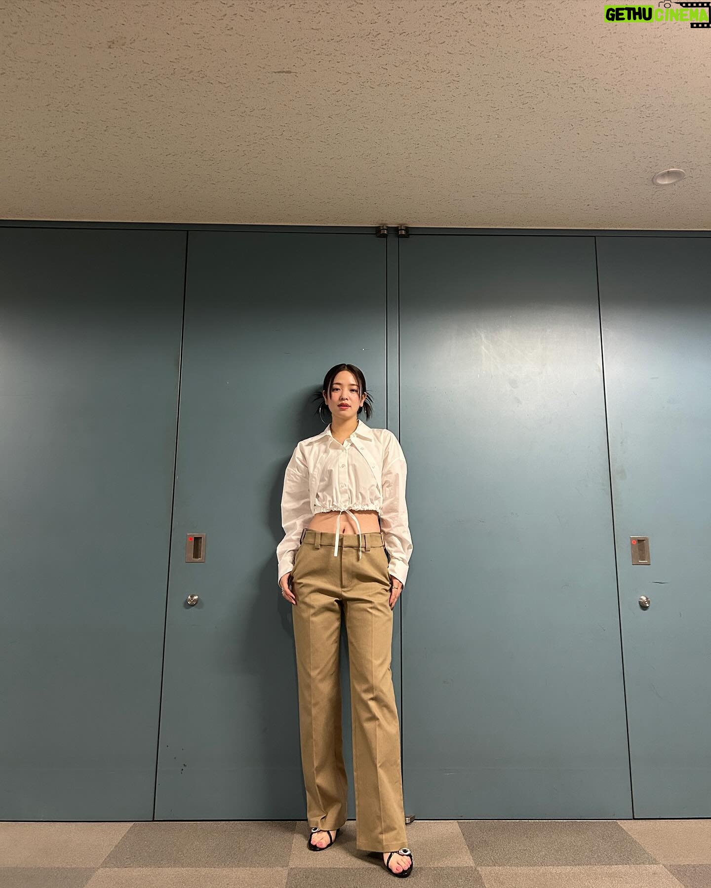 Mayuu Yokota Instagram - 今月もラヴィット!ありがとうございました❄️ そして昨日は代役MCあたたかく見守ってくださりありがとうございました🥹 MCの席はとっても緊張したけど、隣には心強い川島さんがいて、顔を上げれば木曜日を盛り上げてくれる皆さんのお顔がよく見えて、前回よりも楽しんで努めることができた気がします! また次のラヴィット!も見逃さないでくださいね♡~
