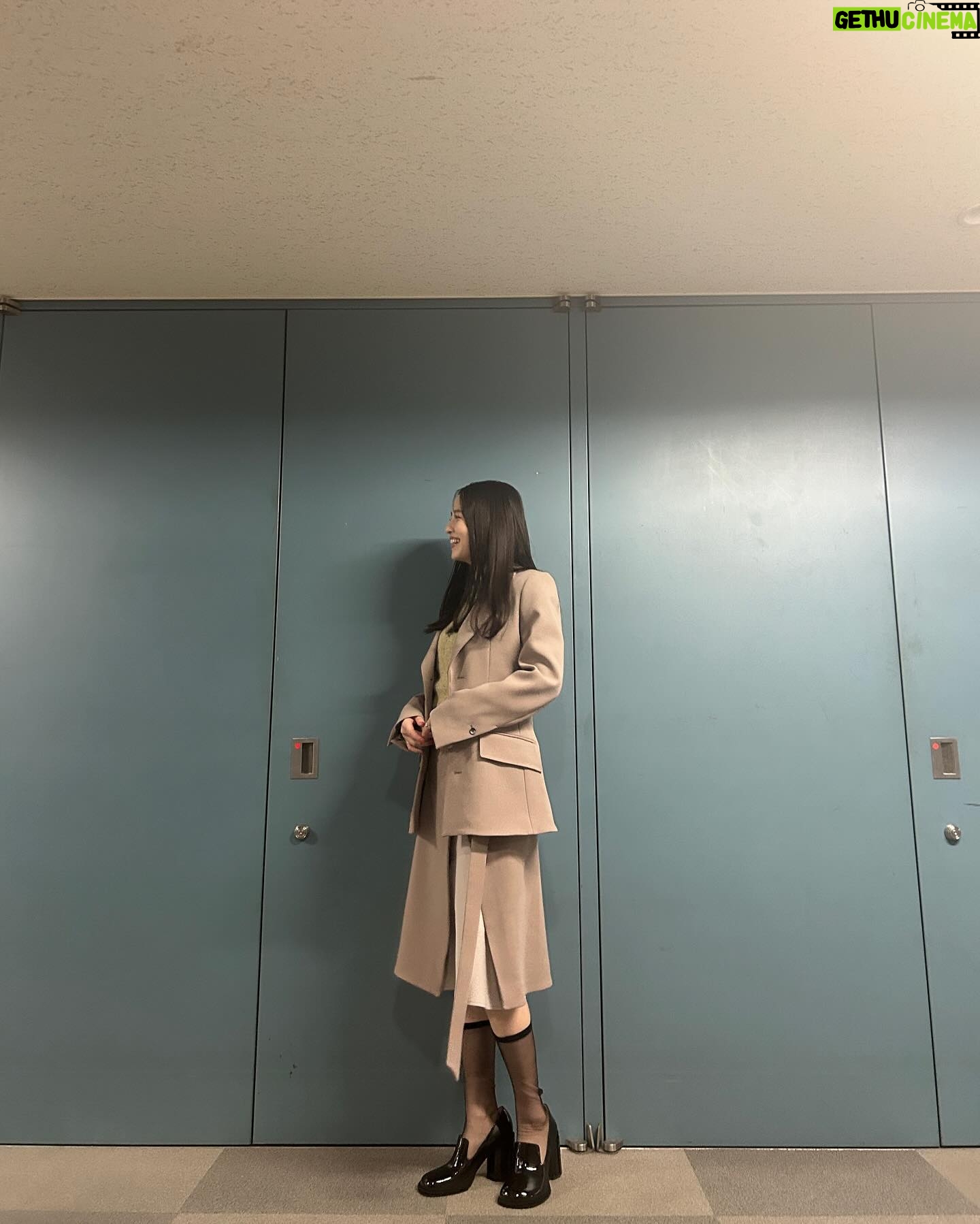 Mayuu Yokota Instagram - 今月もラヴィット!ありがとうございました❄️ そして昨日は代役MCあたたかく見守ってくださりありがとうございました🥹 MCの席はとっても緊張したけど、隣には心強い川島さんがいて、顔を上げれば木曜日を盛り上げてくれる皆さんのお顔がよく見えて、前回よりも楽しんで努めることができた気がします! また次のラヴィット!も見逃さないでくださいね♡~