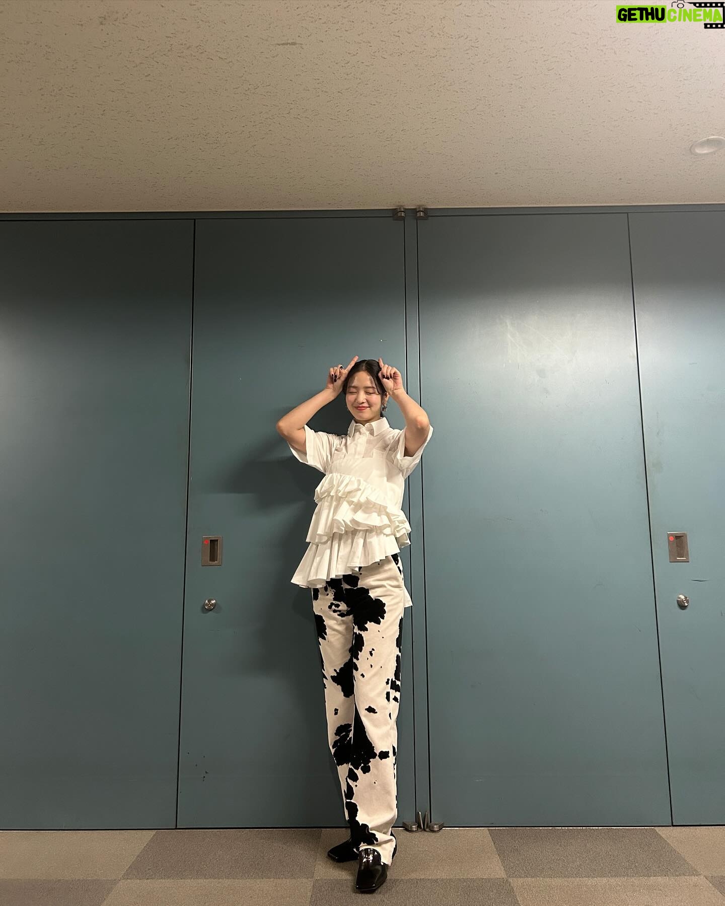Mayuu Yokota Instagram - 今月もラヴィット!ありがとうございました❄️ そして昨日は代役MCあたたかく見守ってくださりありがとうございました🥹 MCの席はとっても緊張したけど、隣には心強い川島さんがいて、顔を上げれば木曜日を盛り上げてくれる皆さんのお顔がよく見えて、前回よりも楽しんで努めることができた気がします! また次のラヴィット!も見逃さないでくださいね♡~