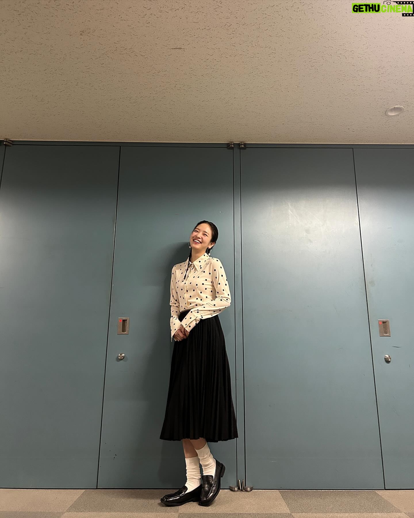 Mayuu Yokota Instagram - 今月もラヴィット!ありがとうございました❄️ そして昨日は代役MCあたたかく見守ってくださりありがとうございました🥹 MCの席はとっても緊張したけど、隣には心強い川島さんがいて、顔を上げれば木曜日を盛り上げてくれる皆さんのお顔がよく見えて、前回よりも楽しんで努めることができた気がします! また次のラヴィット!も見逃さないでくださいね♡~