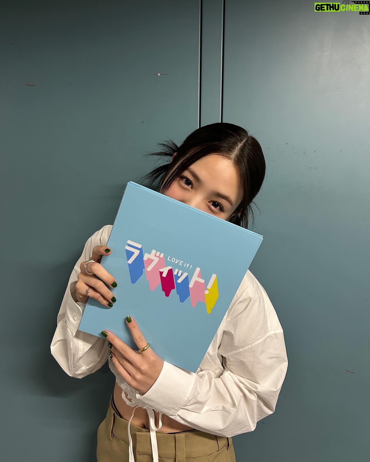 Mayuu Yokota Instagram - 今月もラヴィット!ありがとうございました❄️ そして昨日は代役MCあたたかく見守ってくださりありがとうございました🥹 MCの席はとっても緊張したけど、隣には心強い川島さんがいて、顔を上げれば木曜日を盛り上げてくれる皆さんのお顔がよく見えて、前回よりも楽しんで努めることができた気がします! また次のラヴィット!も見逃さないでくださいね♡~