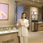 Mayuu Yokota Instagram - 今年で創業100周年を迎えるイタリアのジュエリーブランド Damiani💍🤍 銀座三越 本館1階 ザ・ステージ にポップアップストアがオープンしています 私は先行発売のピンクゴールドのマルゲリータ ネックレスを身につけて遊びに行ってきました！ イタリアのヴァレンツァで今では珍しいひとつひとつハンドメイドされていて、遠くからでも煌めくダイアモンドがとても印象的です🤍🤍🤍 1月24日(水)から2月6日(火)まで期間限定で開催しているので是非遊びに行ってみてね☺︎ @ damianiofficial #Damiani #DamianiMargherita #Handmade #MadeInItaly #PR