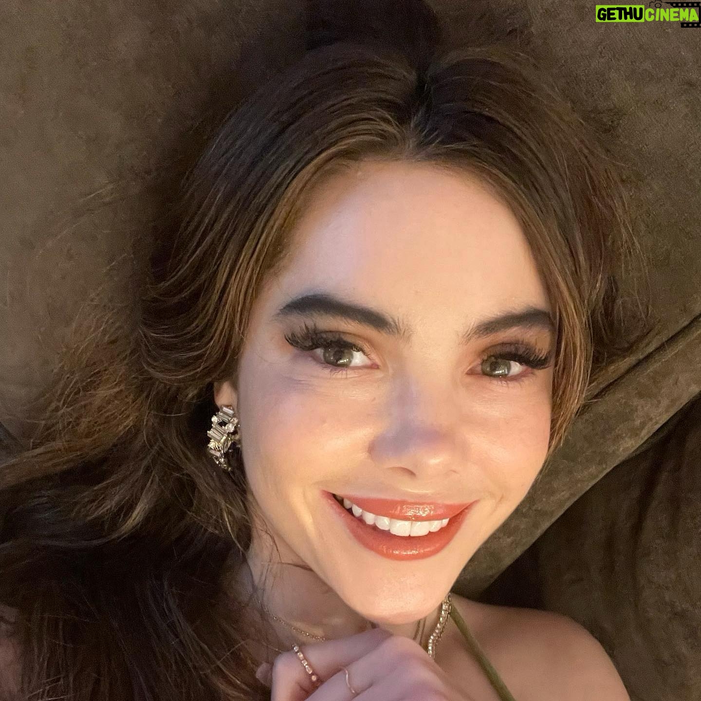 McKayla Maroney - 69.2K Likes - Merry Christmas Eve from my couch to yours 🍪🎄🕊🎁✨ 🦌