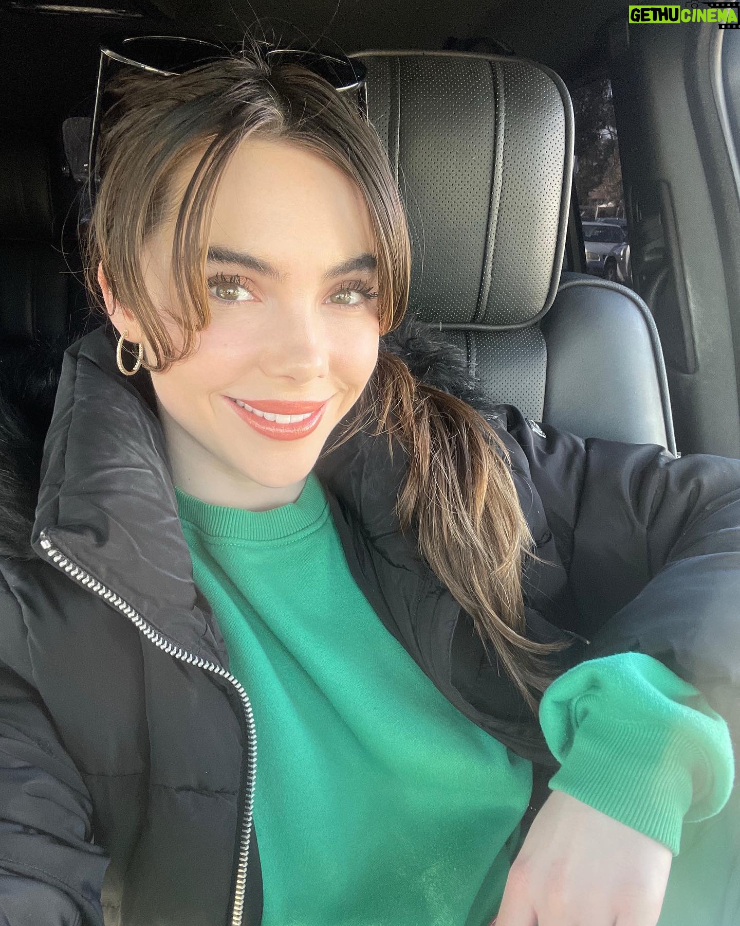 McKayla Maroney Instagram - May the light you carry shine so bright that darkness can’t comprehend it 🤣✨<3xo