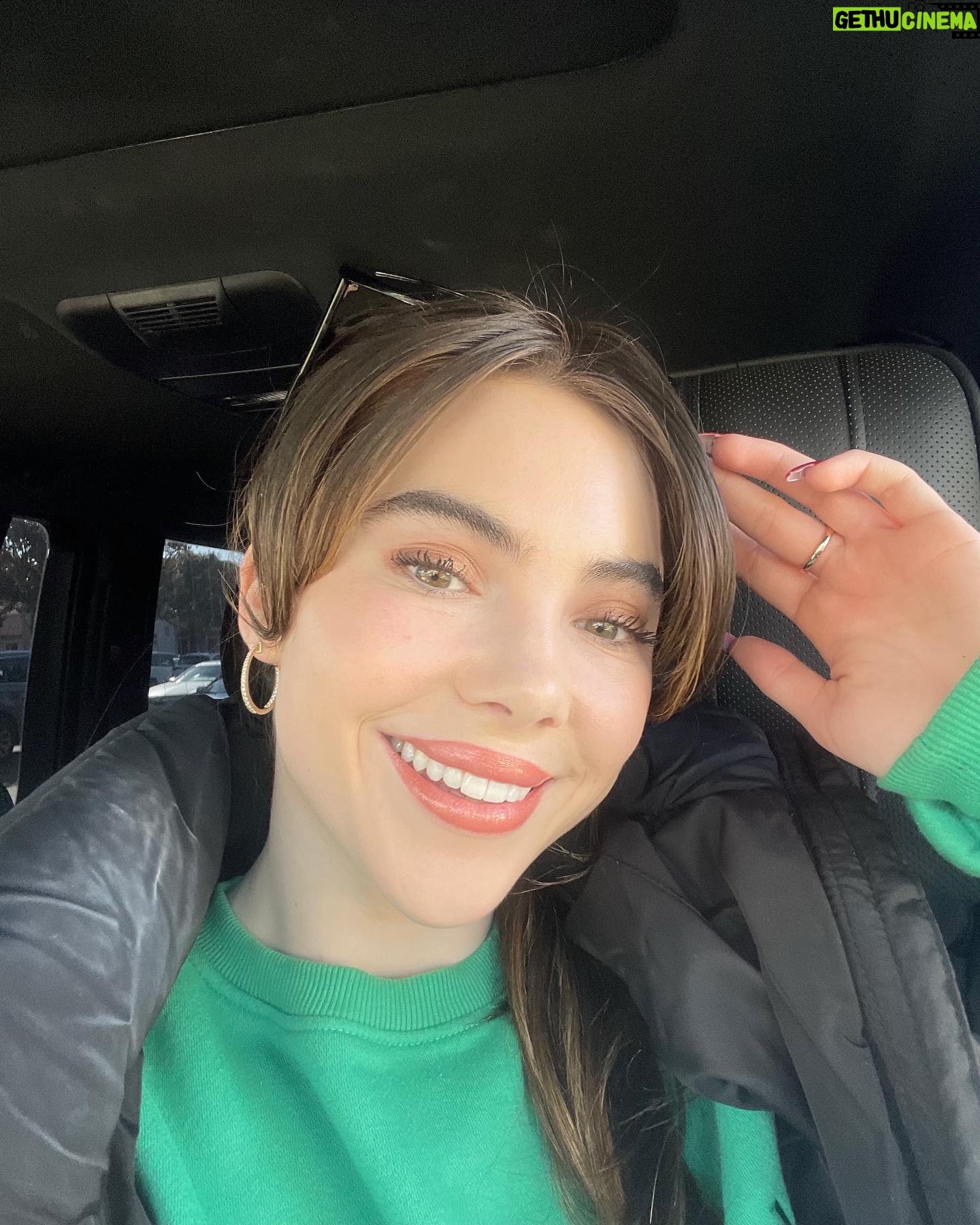 McKayla Maroney Instagram - May the light you carry shine so bright that darkness can’t comprehend it 🤣✨<3xo