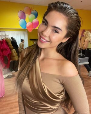 McKayla Maroney Instagram - If it makes you happy, then it’s not a waste of time🤎🍁🍂✨