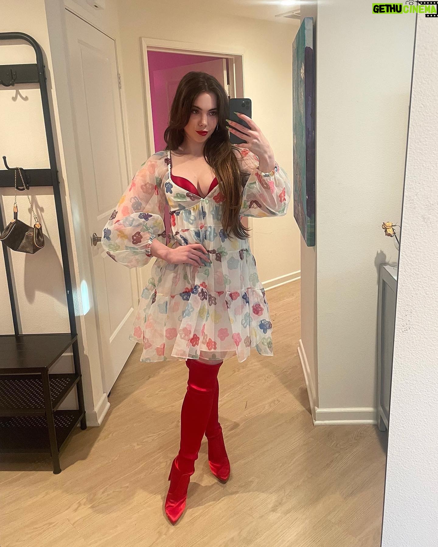 McKayla Maroney - 38.9K Likes - We can leave the Christmas lights up till January