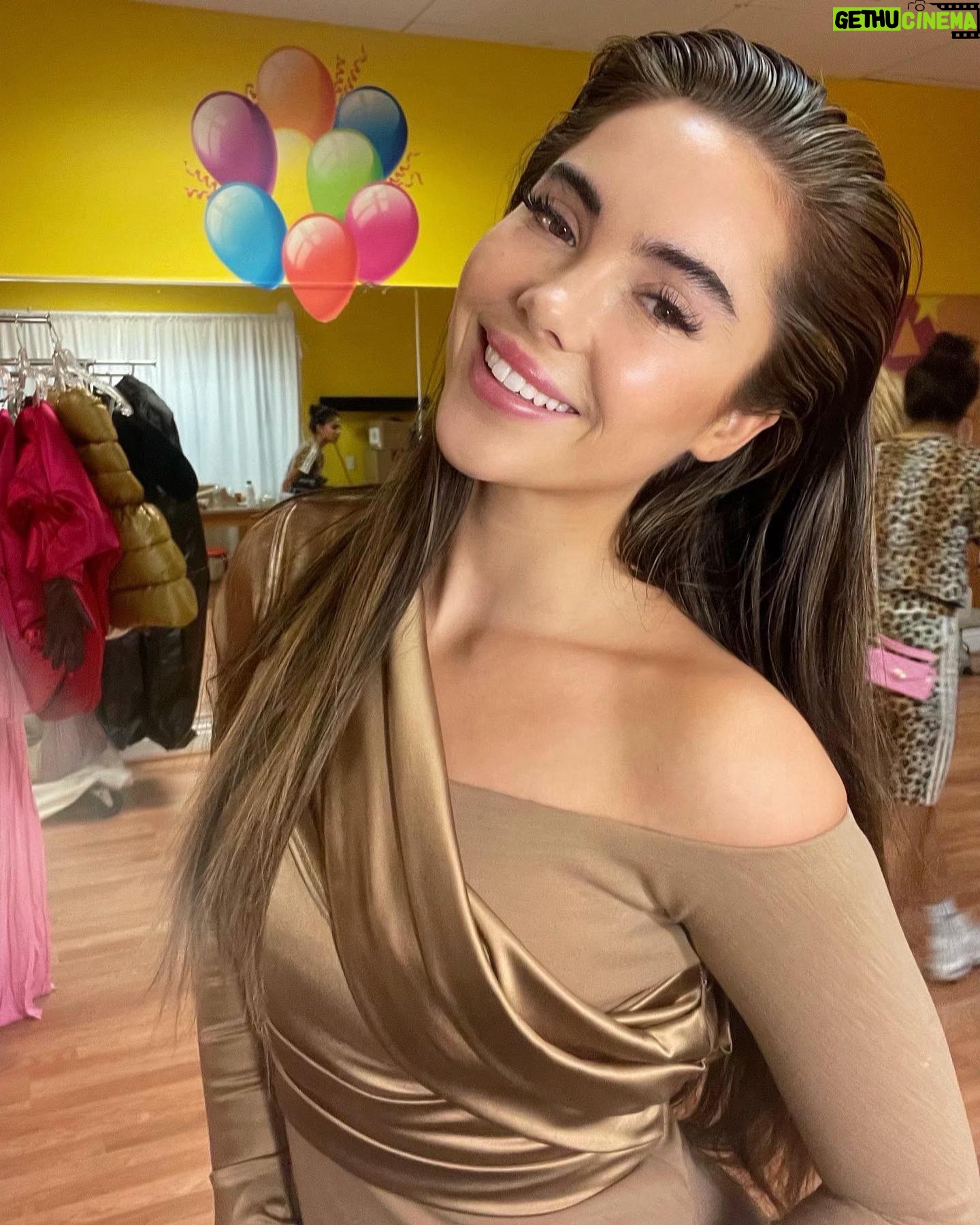 McKayla Maroney - 76.8K Likes - If it makes you happy, then it’s not a waste of time🤎🍁🍂✨
