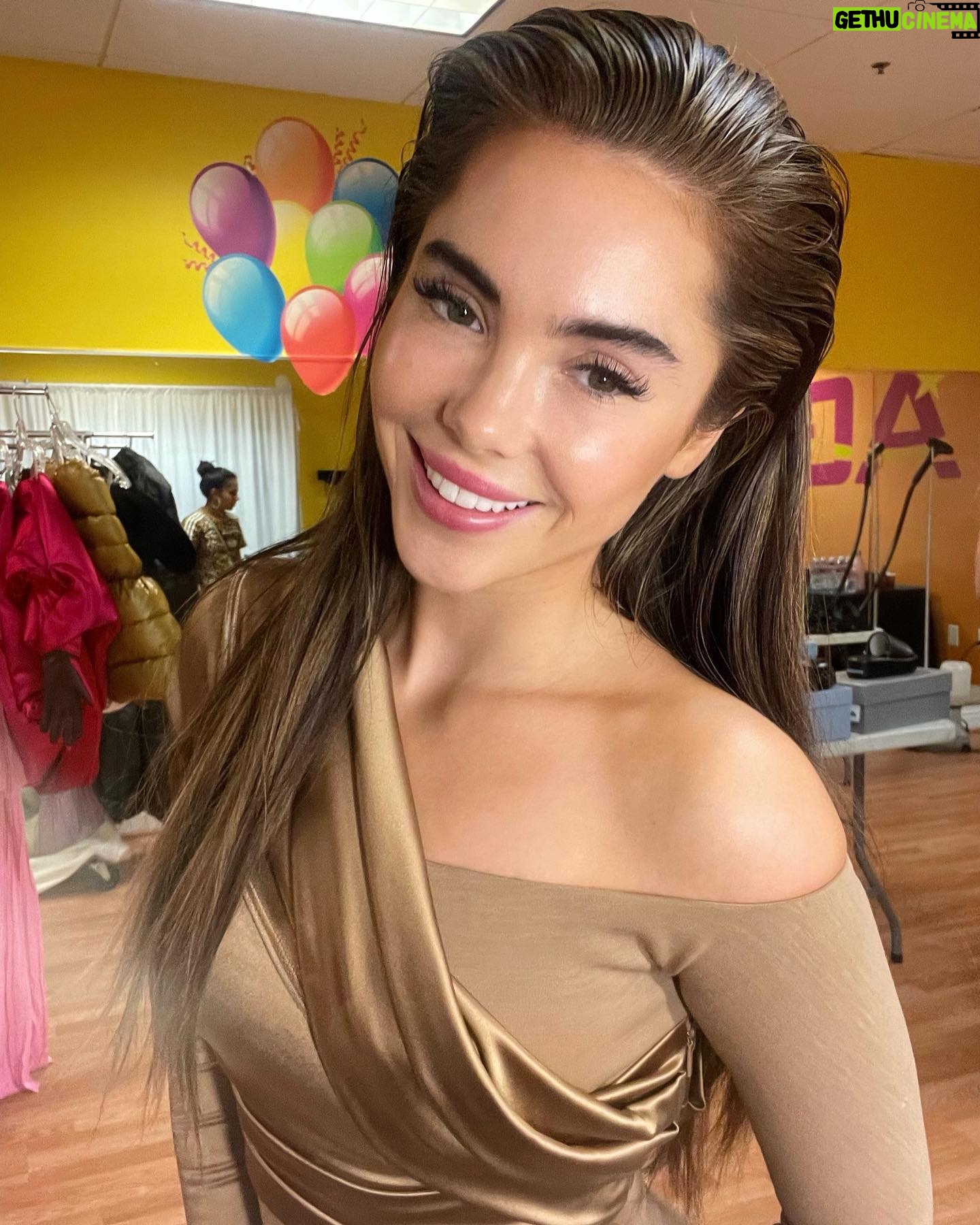 McKayla Maroney - 76.8K Likes - If it makes you happy, then it’s not a waste of time🤎🍁🍂✨