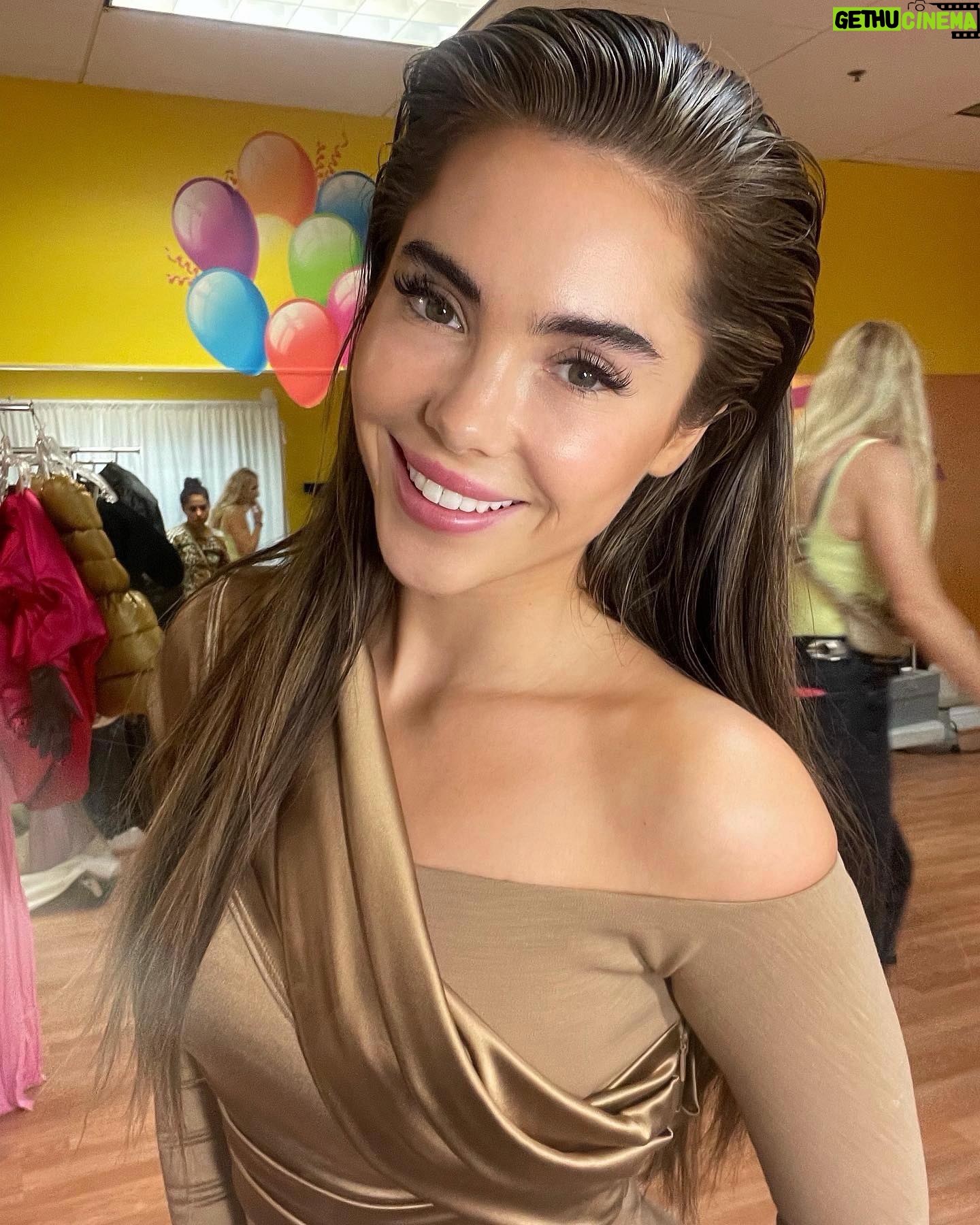McKayla Maroney - 76.8K Likes - If it makes you happy, then it’s not a waste of time🤎🍁🍂✨