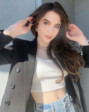 McKayla Maroney Instagram - Trying with this jacket, but business attire still feels like a competition leotard for me. 

#gymnastproblems 🤸‍♀️ 🤷‍♀️