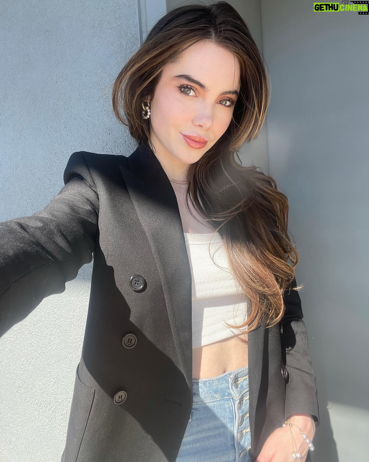 McKayla Maroney - 62.6K Likes - Trying with this jacket, but business attire still feels like a competition leotard for me.
#gymnastproblems 🤸♀️ 🤷♀️