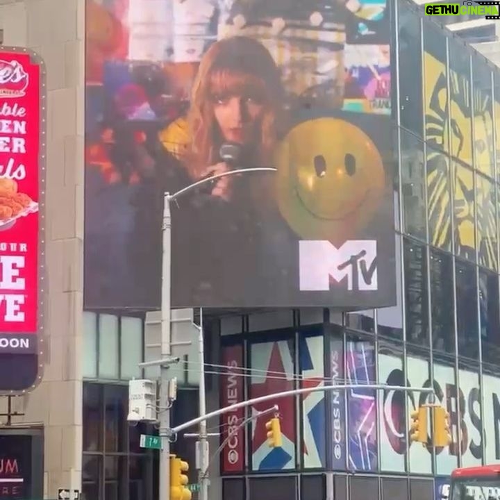 Mckenna Grace Instagram - 😭TIMES SQUARE!!! thank u @mtv this is really so cool🖤watch my new video for 'You Ruined Nirvana' all day today on @MTV Live MTVU