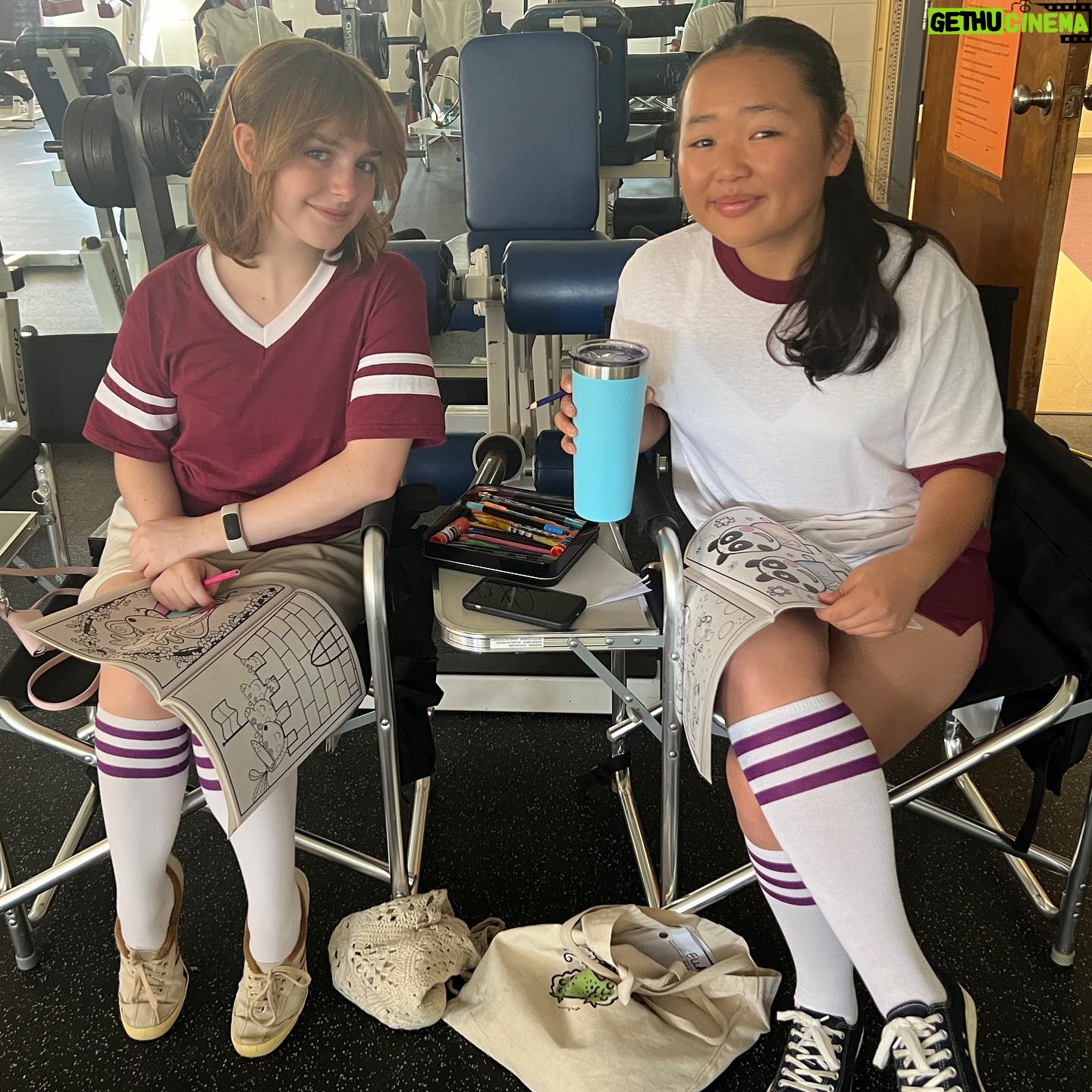 Mckenna Grace Instagram - BTS from episode 7-lots of singing, dancing and karaoke! I loved this episode because @ellajaybasco joined the cast and we had a lot of fun togetherđź’— Stream #AFriendOfTheFamily on @peacocktv