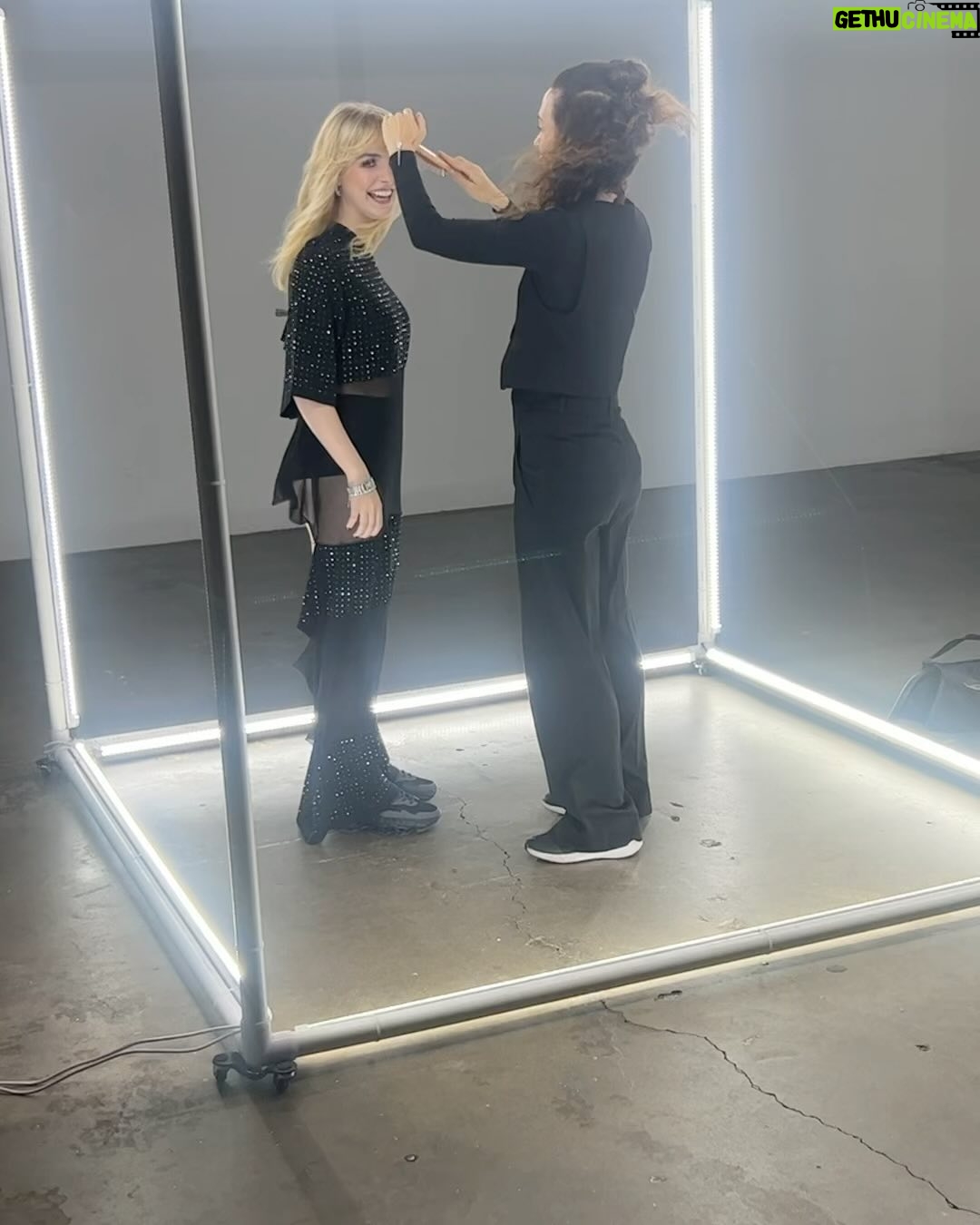 Mckenna Grace Instagram - Thank you again to @lofficielliechtenstein and to the entire team of incredible artists behind the scenes who made this photo shoot so fun and amazingš¤ Photo @michelelaurita Hair @nancileesantos Makeup @ashleydonovan Styling @mediaplaypr @t_hobbles @topsylicious