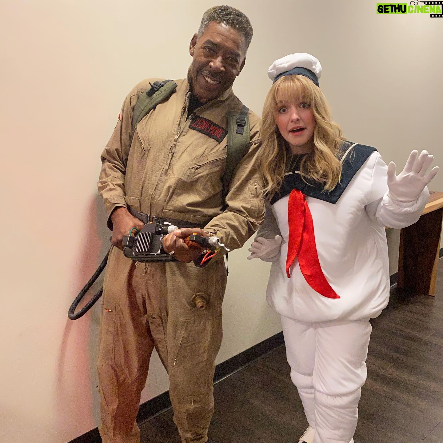 Mckenna Grace Instagram - 👻Watch us today on the Ghostbusters themed Halloween episode of @kellyclarksonshow 💚Also….can we talk about @erniehudsonofficial ?!?! ORIGINAL Ghostbuster!!!😳🤯#GhostbustersAfterlife